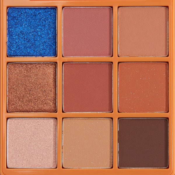 Blue Eyes Eyeshadow Palette close up 