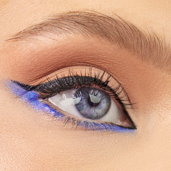 blue eyeshadow on blue eye